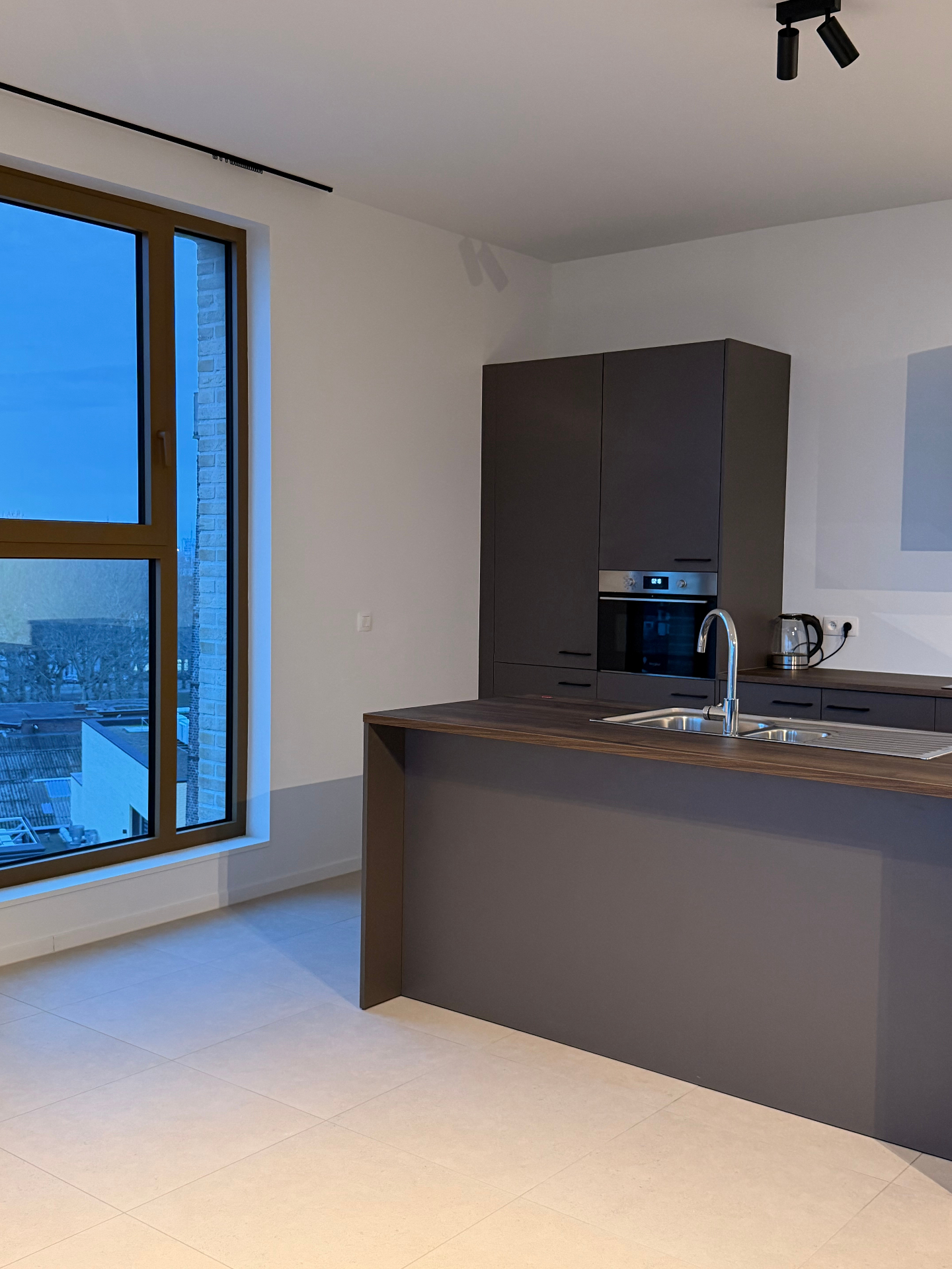 Moderne keuken met eiland